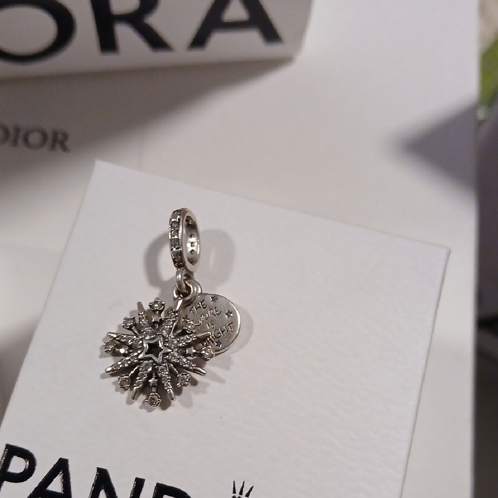 Pandora Silver Snowflake Pendant - Picture 3 of 7